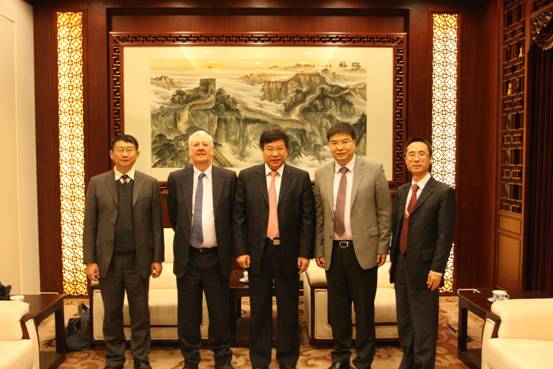 Shi Jianjun, Principal of UIBE met with Prof Peter Buckley from University of Leeds